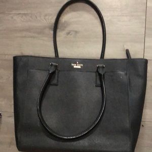 Like new Kate Spade large purse in mint condition